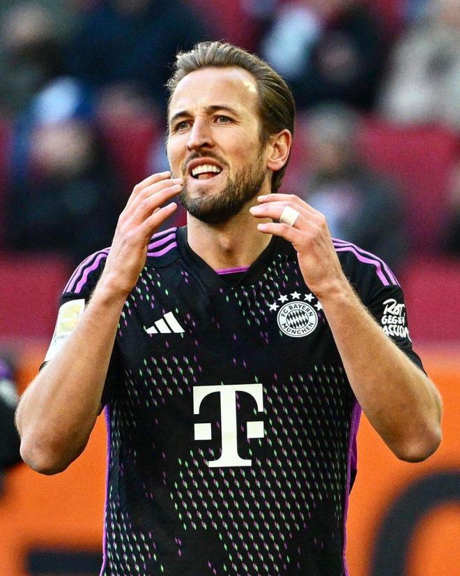 在他缺席的 在他缺席的